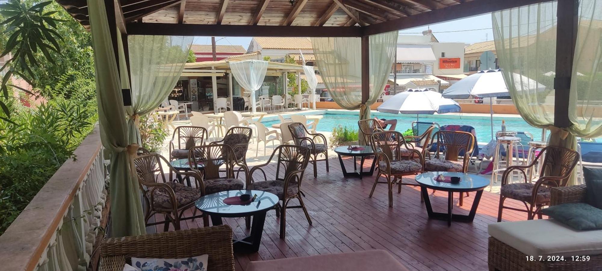 Pantheon Hall Hotel Mesongí Dış mekan fotoğraf