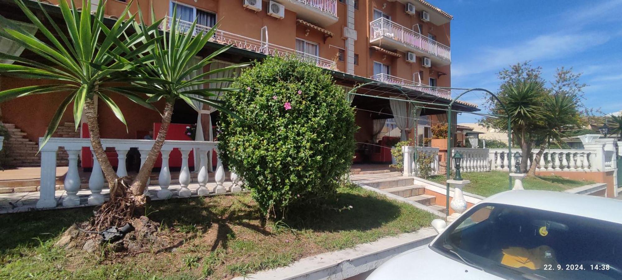 Pantheon Hall Hotel Mesongí Dış mekan fotoğraf
